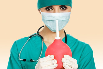 Клизма с марганцовкой является активным антисептиком Клизма