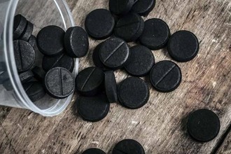 Активированный уголь оказывает дезинтоксиканное действие Уголь