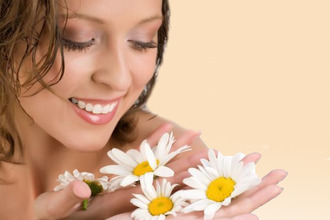 Использование настоя ромашки благотворно влияет на женский организм Ромашка