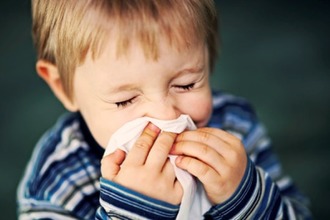 Особенностью данных возбудителей является передача инфекции через воздух Ребенок болеет