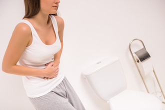 Каковы признаки запора и почему при этом может появляться кровь в кале? Запор