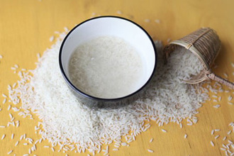 Рисовый отвар можно применять для малышей уже с 6 месяцев Рисовый отвар