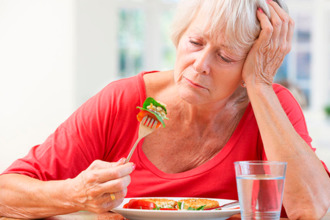 Запоры у пожилых людей связаны с употреблением бедной клетчаткой пищи Пища пожилых