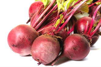 Корнеплод должен быть свежим, не слишком крупным и лишенным следов гнильцы Свекла