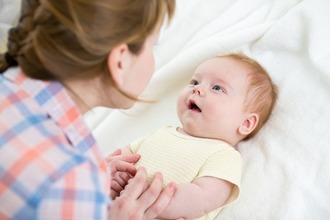 Если у ребенка запор, обычно ищут связь с неправильным питанием Запор