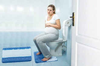 Вынашивание ребенка является провоцирующим фактором развития запоров Запор