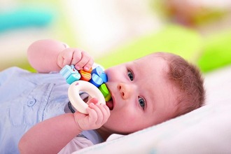 Появление первых зубов у детей вызывает беспокойство Зубы