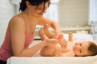 Столик необходимо установить таким образом, чтобы был доступ к ребенку с любой стороны Упражнения