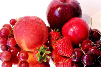 Красные фрукты и овощи тоже могут окрашивать кал Красные фрукты и овощи тоже могут окрашивать кал