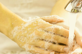 Мытье рук после использования мази