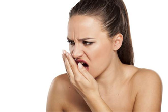 Неприятный запах изо рта может быть симптомом метеоризма Неприятный запах изо рта может быть симптомом метеоризма