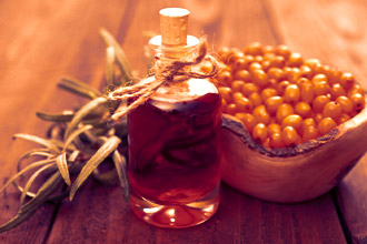 Облепиховое масло - главный компонент свечей от геморроя при беременности